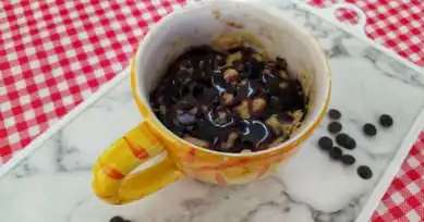 1 Dakikada Hızlı Damla Çikolatalı Kek Tarifi