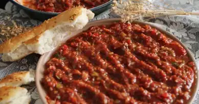 Bol Acılı Ezme Salata Tarifi