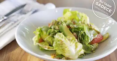 Çıtır Kinoalı Greyfurt ve Avokado Salatası
