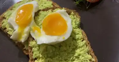 Pratik & Lezzetli: Avokadolu Yumurtalı Ekmek Tarifi