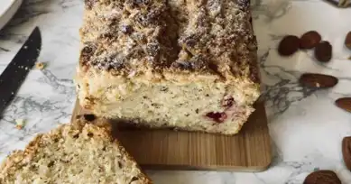 Bademli Vişneli Crumble Kek Tarifi