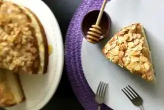 Nefis Ballı Bademli Pasta Tarifi