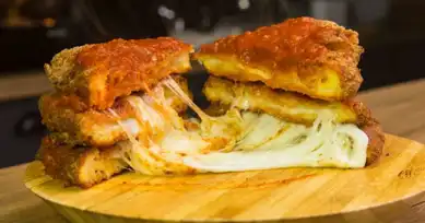 Lezzet Patlaması: Bol Peynirli Soslu Tost Tarifi