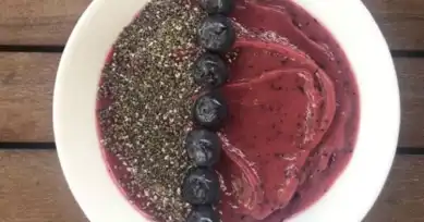 Doyurucu ve Sağlıklı Chialı Smoothie Bowl Tarifi