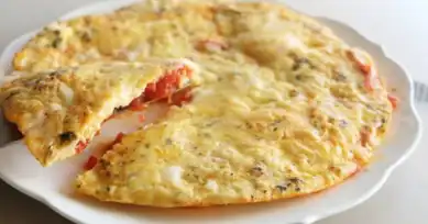 Nefis Domatesli Kaşarlı Omlet Tarifi
