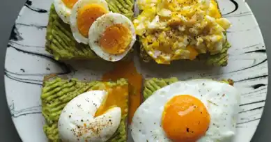 4 Yumurtalı Avokado Tostu Tarifi