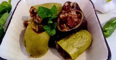 Nefis Sumaklı Etli Karışık Dolma Tarifi