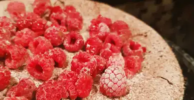 Unsuz Frambuazlı Çikolatalı Kek Tarifi