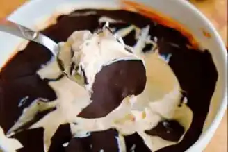 Protein Deposu: Fıstık Ezmeli Çikolatalı Yoğurt Tarifi