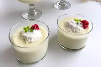 Hindistan Cevizi ve Beyaz Çikolatalı Muhallebi Tarifi
