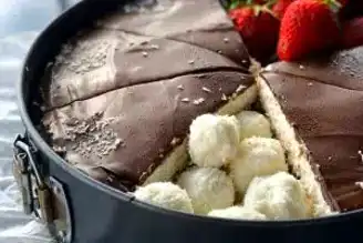 Nefis Hindistan Cevizli Yaş Pasta Tarifi