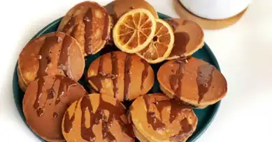 Rafine Şekersiz Çikolata Dolgulu Pancake Tarifi