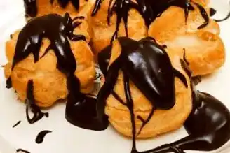 Nefis Çikolata Soslu Profiterol Tarifi