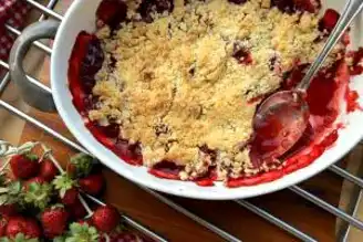 Nefis Çilekli Crumble Tarifi