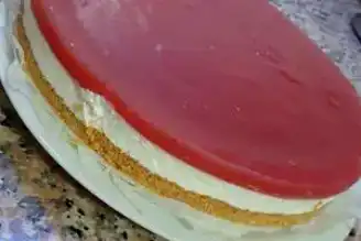 Nefis Çilekli Labneli Cheesecake Tarifi