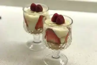 Nefis Çilekli Manolya Tatlısı Tarifi