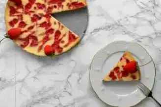 Hafif Çilekli İnce Cheesecake Tarifi