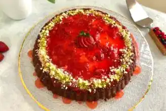 Nefis Çilekli Tart Pastası Tarifi