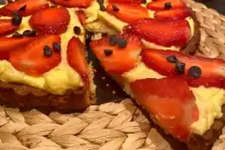 Nefis Çilekli Tart Tarifi