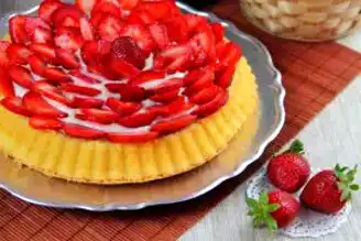 Nefis Çilekli Turta Tarifi