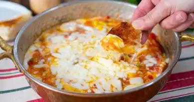 Lezzetli Kaşarlı Menemen Tarifi