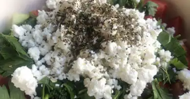 Nefis ve Sağlıklı Kahvaltı Salatası Tarifi