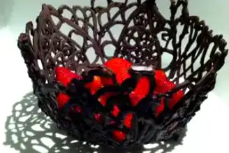 Yaz Mevsiminin Lezzet Patlaması: Aromalı Karışık Meyve Salatası Tarifi