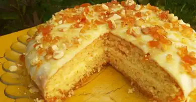 Nefis Krokanlı Havuçlu Kek Tarifi