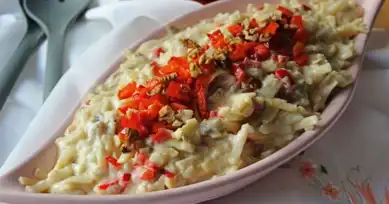 Nefis Köz Patlıcanlı Erişte Salatası Tarifi