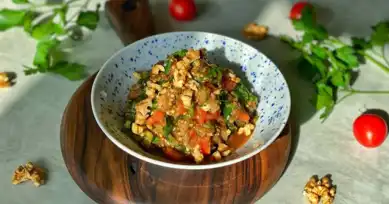 Lezzetli Közlenmiş Patlıcan Salatası Tarifi