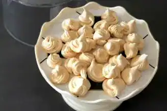 Ev Yapımı Pastane Usulü Beze Tarifi