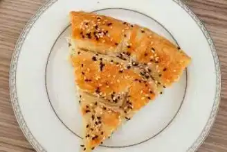 Nefis Peynirli Tepsi Böreği Tarifi