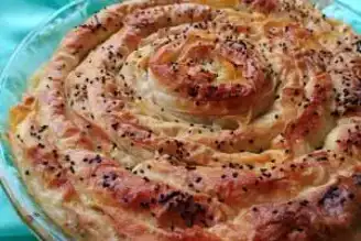 Çıtır Çıtır Pırasalı Peynirli Börek Tarifi