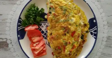 Nefis Pırasalı Lor Peynirli Omlet Tarifi