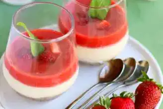 Sağlıklı & Lezzetli Çilekli Cheesecake Tarifi