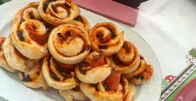 Ev Yapımı Lezzet: Rulo Pizza Tarifi