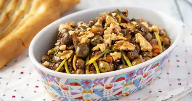 Nefis Semizotlu & Zeytin Salatası Tarifi