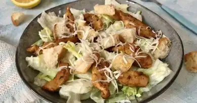 Ev Yapımı Lezzetli Sezar Salata Tarifi