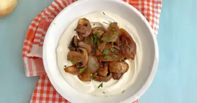 Nefis Soğanlı Mantarlı Gömme Tarifi