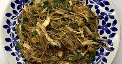 Nefis Tavuklu Tel Şehriye Salatası Tarifi