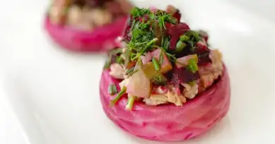 Lezzetli Ton Balıklı Pembe Enginar Salatası