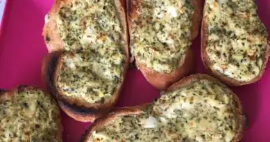 Lezzetli Yumurtalı Peynirli Ekmek Tarifi