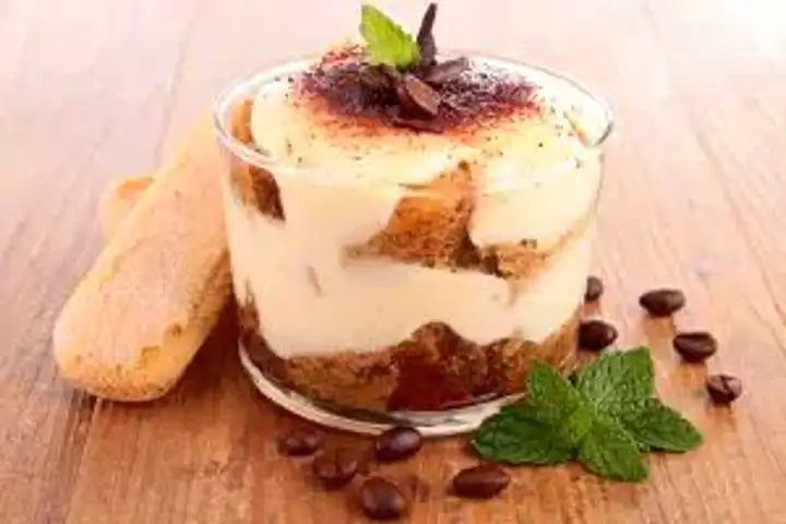 Bardakta Pratik Tiramisu Tarifi