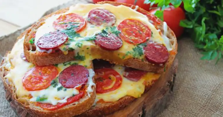 Bol Malzemeli Lezzet Patlaması: Açık Tost Tarifi!