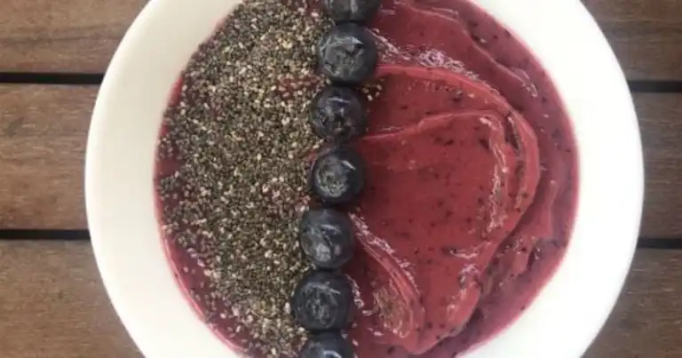 Doyurucu ve Sağlıklı Chialı Smoothie Bowl Tarifi