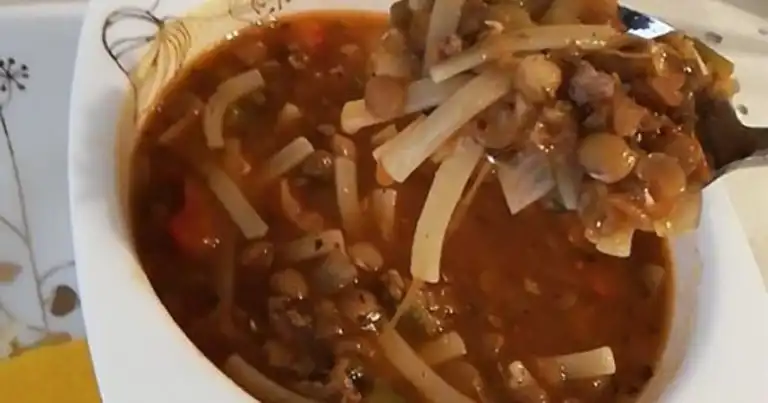 Lezzetli Erişteli Yeşil Mercimek Çorbası Tarifi