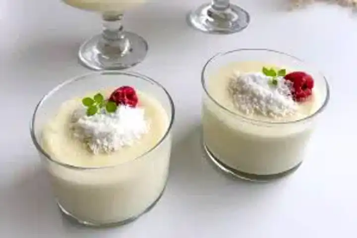 Hindistan Cevizi ve Beyaz Çikolatalı Muhallebi Tarifi