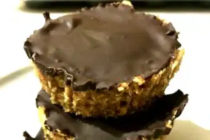4 Malzemeyle Vegan Hurmalı Mini Tart Tarifi