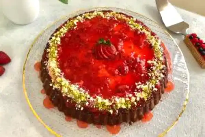Nefis Çilekli Tart Pastası Tarifi