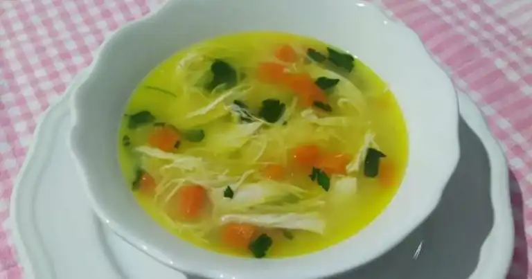 En Kolay Tavuk Çorbası Tarifi